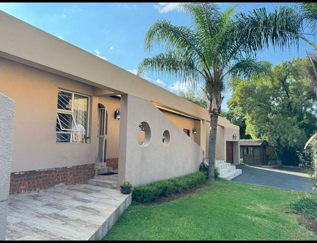 5 BEDROOM HOUSE FOR SALE IN HEUWELOORD